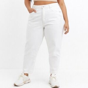 American Eagle White Mom Jeans Size 20 Regular High Waisted Relaxed Tapered Leg